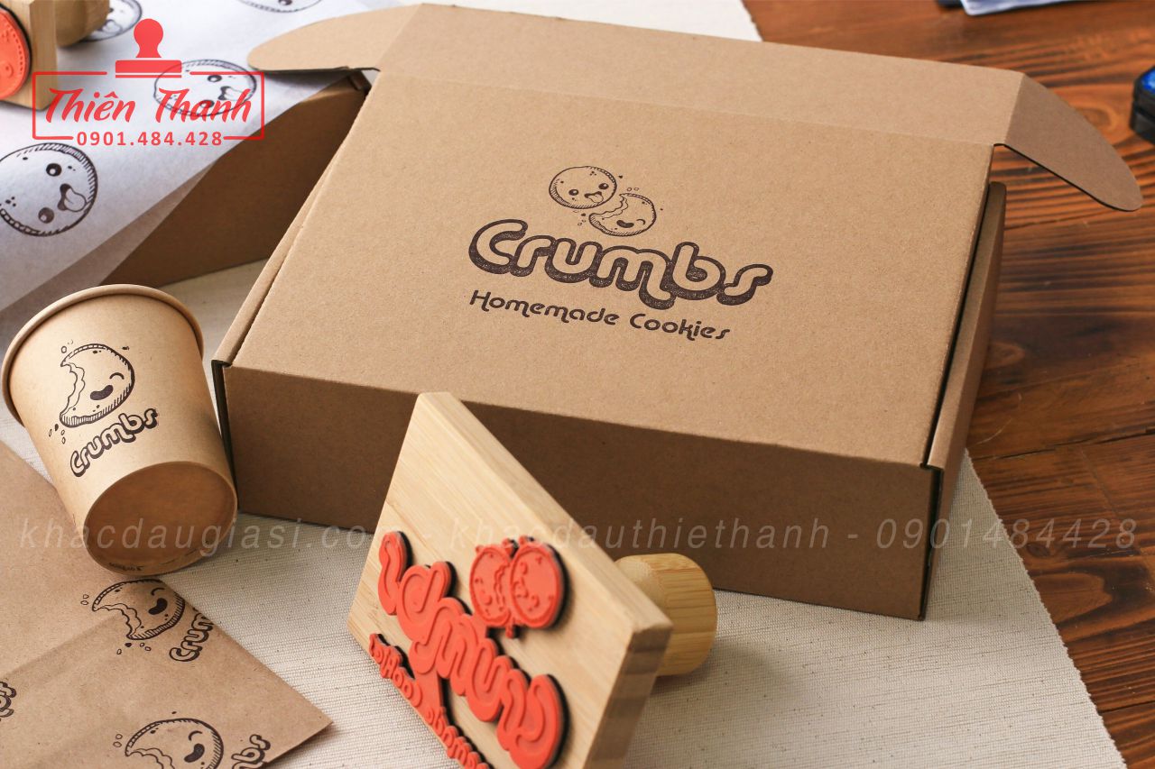 con dấu đóng lên hộp giấy carton