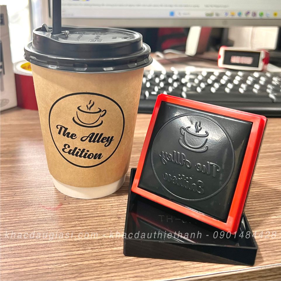 con dấu in lên ly 