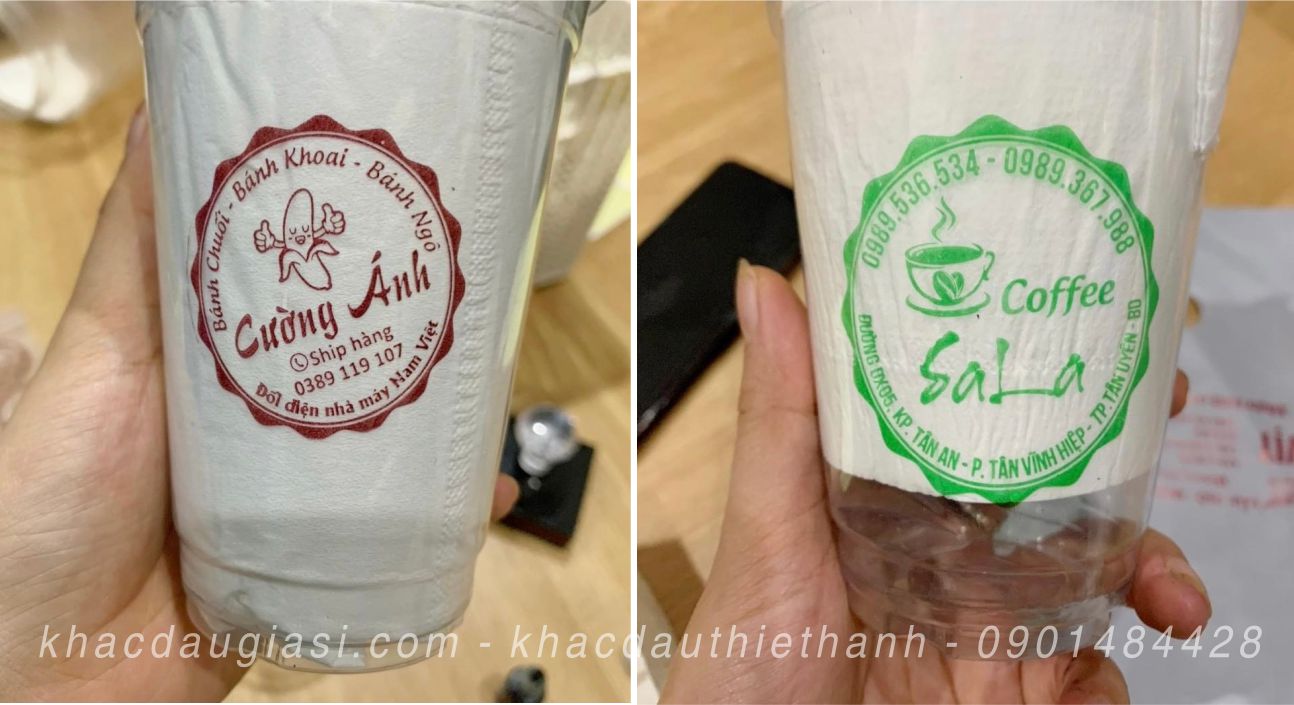 con dấu mộc đóng trên ly nhựa