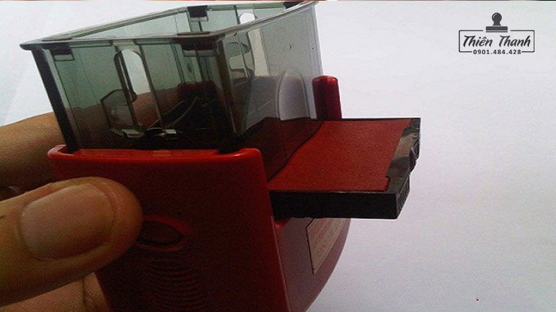 Hướng dẫn cách đổ mực vào con dấu đúng cách, tiết kiệm 3 cach-do-muc-vao-con-dau-hieu-qua-khacdaugiasi