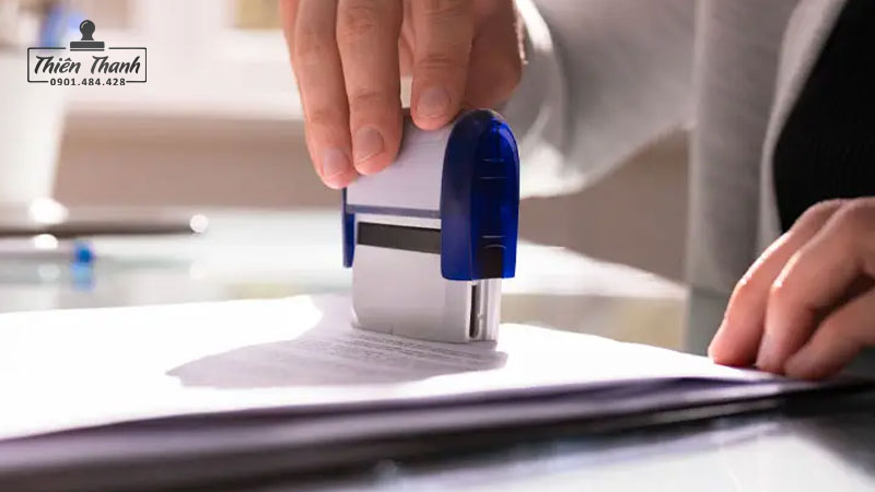 Hướng dẫn cách đổ mực vào con dấu đúng cách, tiết kiệm 2 khi-nao-can-do-muc-vao-con-dau-khacdaugiasi