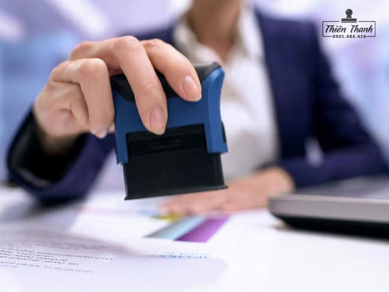 Con dấu doanh nghiệp là gì? Vai trò và các loại con dấu 3 vai-tro-va-cong-dung-cua-con-dau-doanh-nghiep-khacdaugiasi